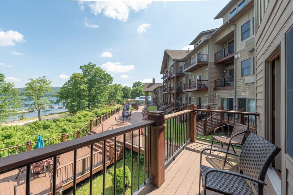 B203 One Bedroom & Loft Lake View Apartment in Deep Creek Lake