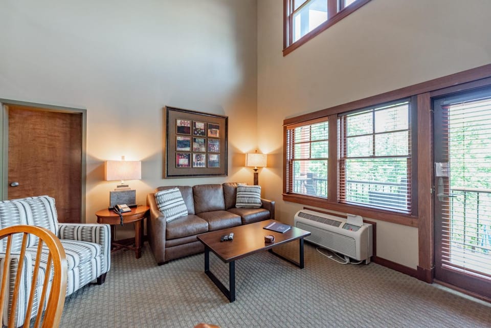 B203 One Bedroom & Loft Lake View Apartment in Deep Creek Lake