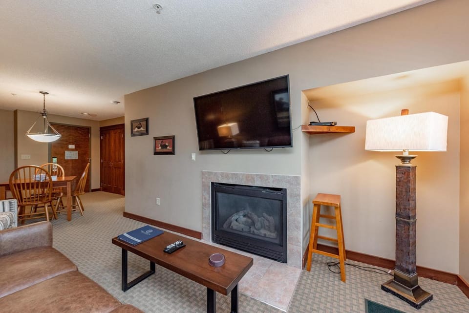 B204 One Bedroom Lake View Apartment in Deep Creek Lake