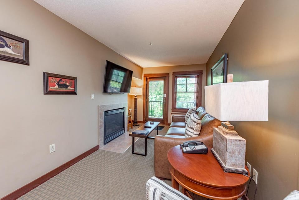B204 One Bedroom Lake View Apartment in Deep Creek Lake