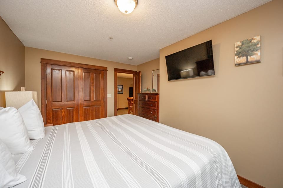 B205 One Bedroom Lake View Apartment in Deep Creek Lake