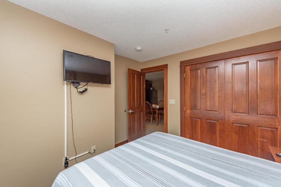A114 One Bedroom Standard View Apartment in Deep Creek Lake