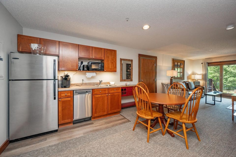 A117 One Bedroom Lake View Apartment in Deep Creek Lake