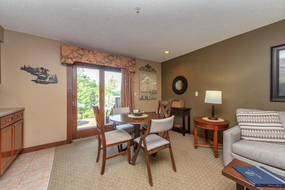 A119 Studio Lake View Apartment in Deep Creek Lake