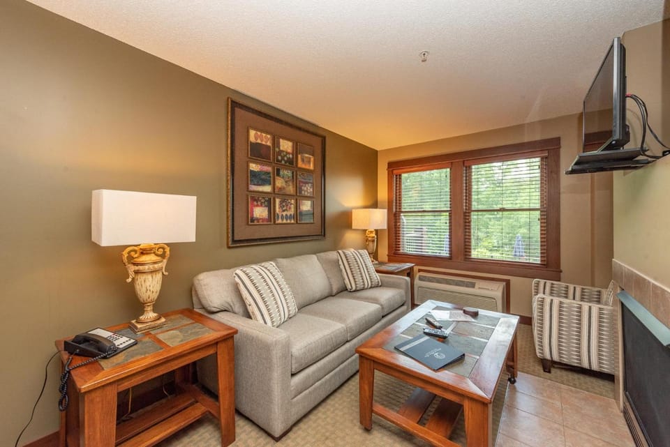 A121 One Bedroom Lake View Apartment in Deep Creek Lake