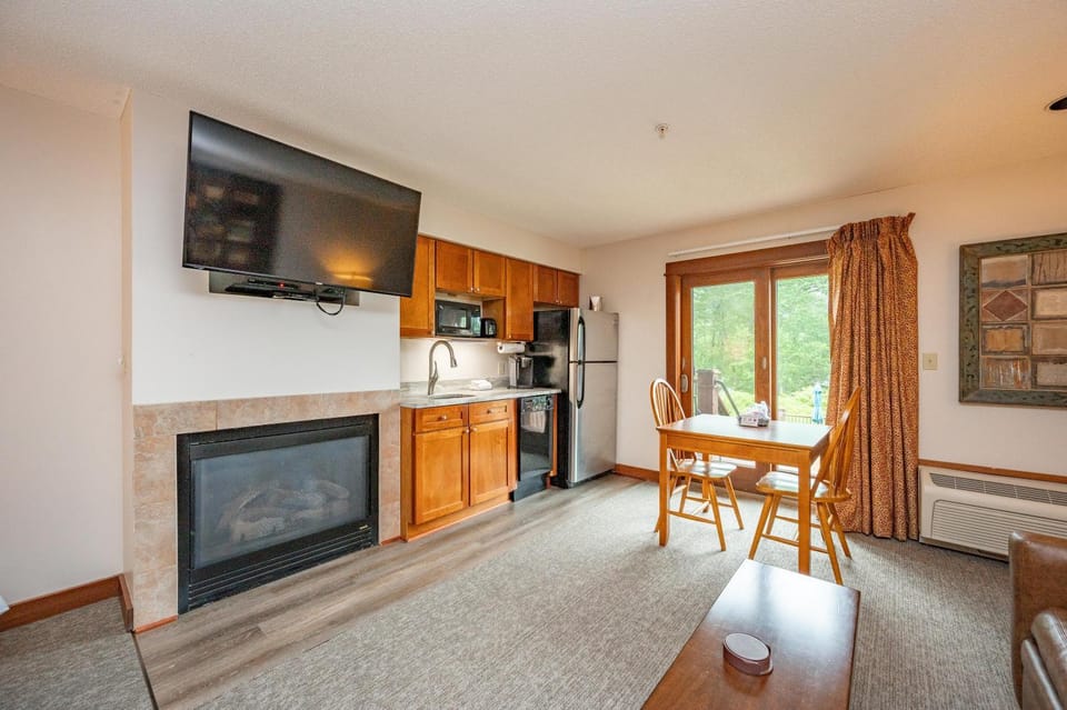 A123 Studio Lake View Apartment in Deep Creek Lake