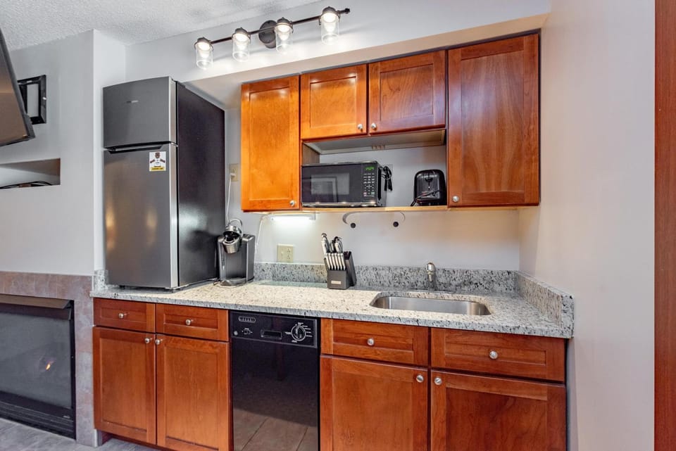 A124 Studio Standard View Apartment in Deep Creek Lake