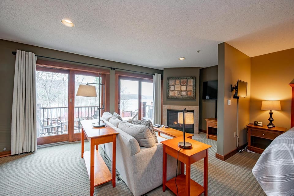 A125 Studio Lake View Apartment in Deep Creek Lake