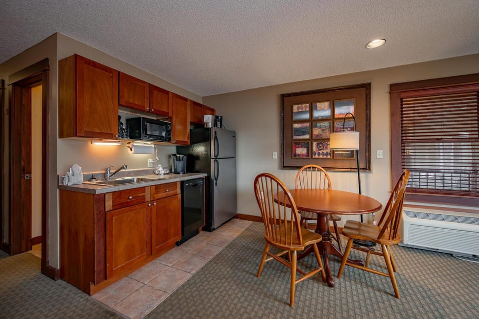 A125 Studio Lake View Apartment in Deep Creek Lake
