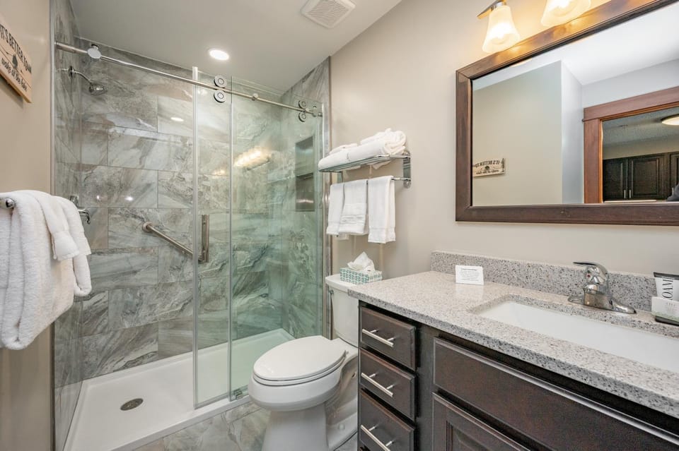 A205 One Bedroom Lake View Apartment in Deep Creek Lake