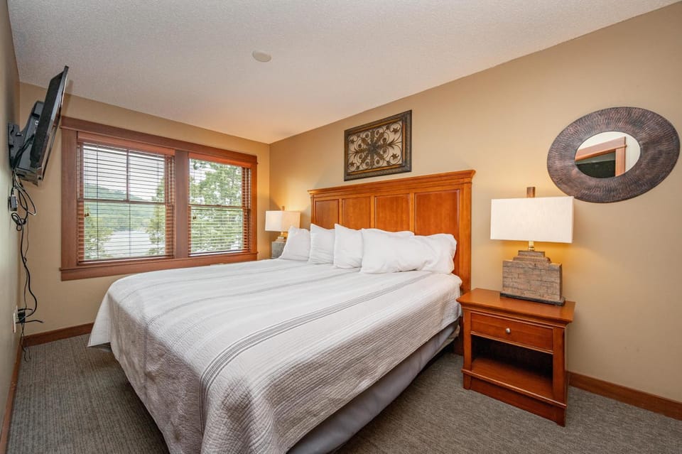 A207 One Bedroom Lake View Apartment in Deep Creek Lake
