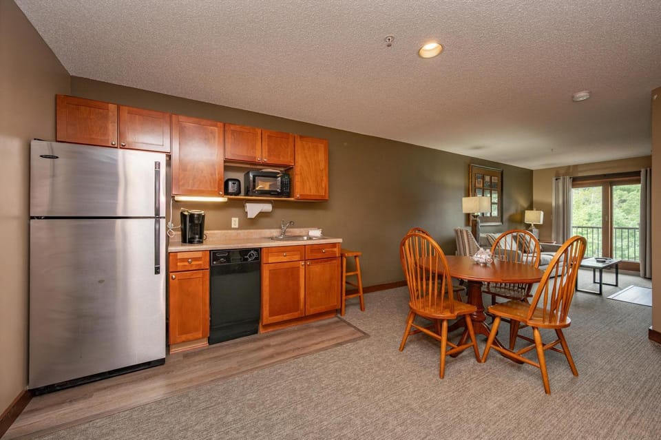A207 One Bedroom Lake View Apartment in Deep Creek Lake