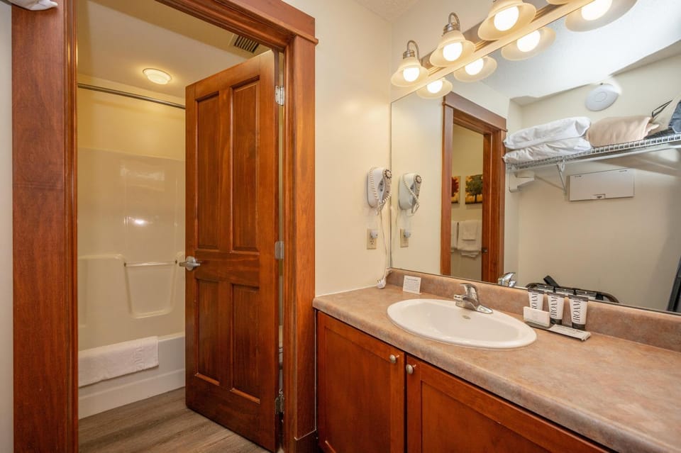 A209 Studio Lake View Apartment in Deep Creek Lake