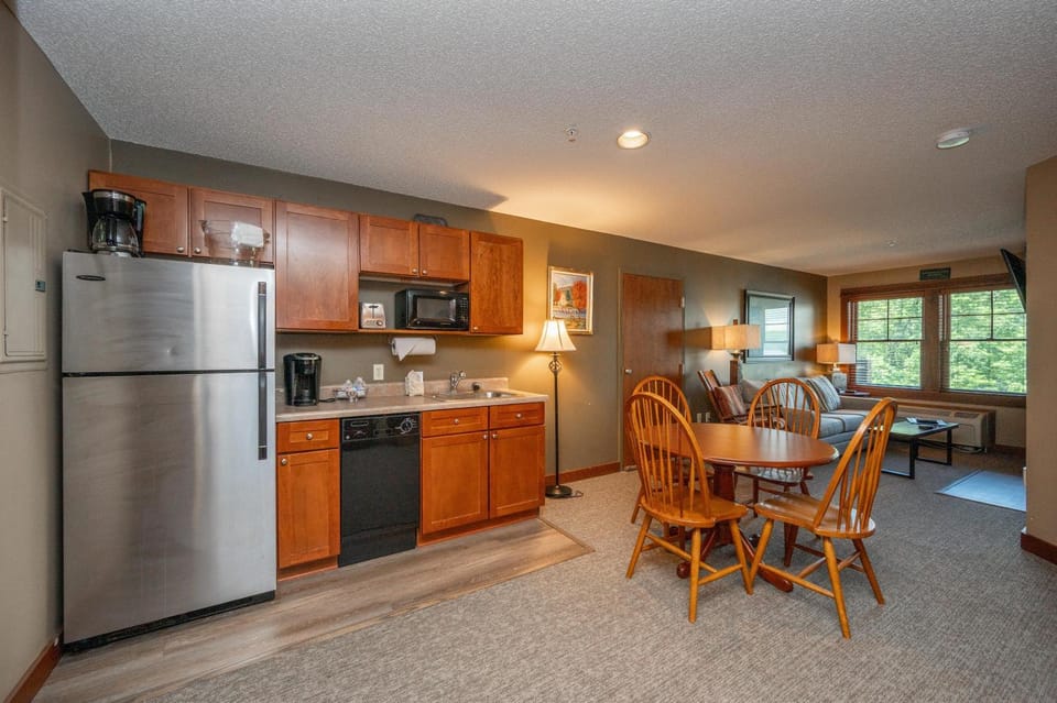 A211 One Bedroom Lake View Apartment in Deep Creek Lake