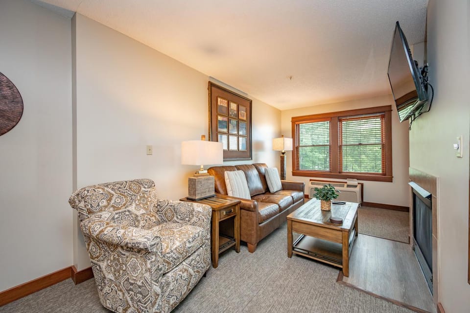 A215 One Bedroom Lake View Apartment in Deep Creek Lake