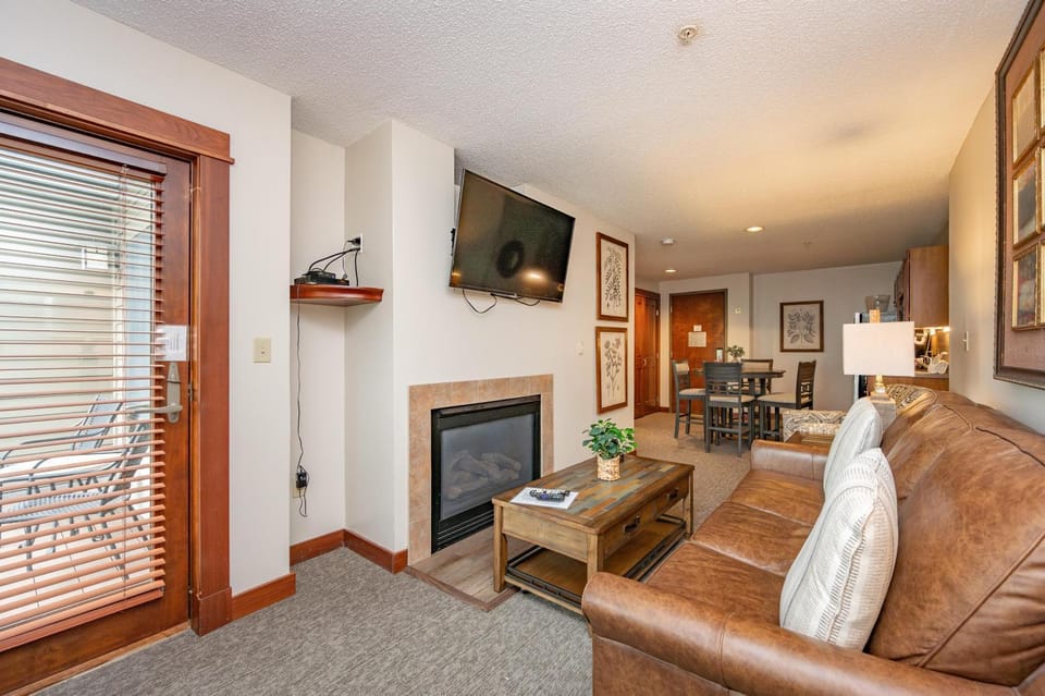 A215 One Bedroom Lake View Apartment in Deep Creek Lake