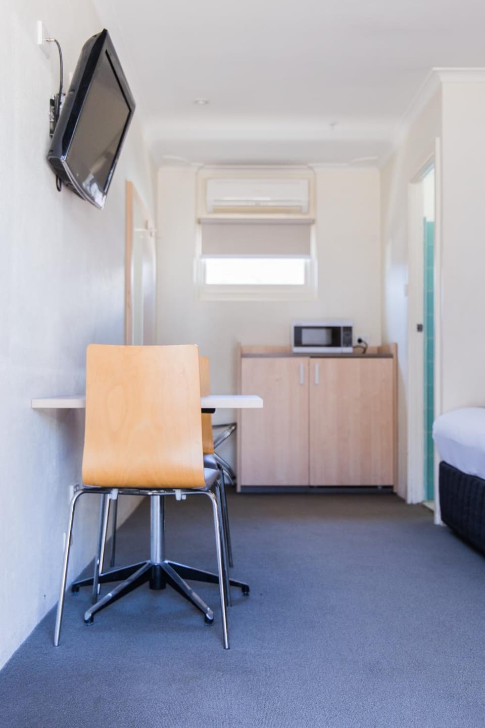 Seating area, minibar