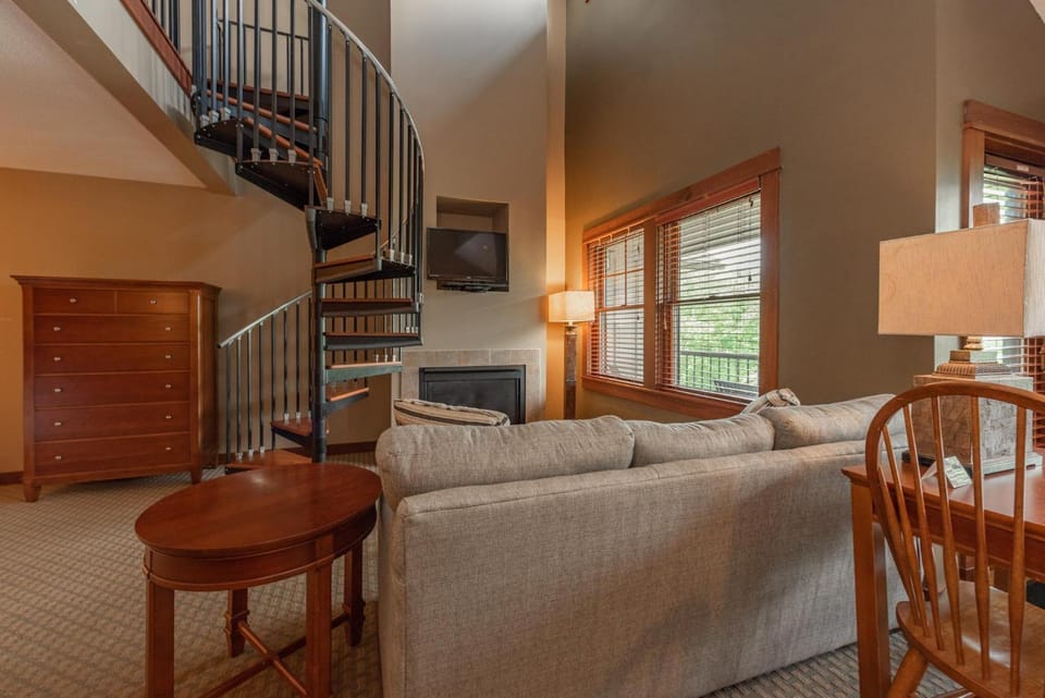 A305 Studio & Loft Lake View Apartment in Deep Creek Lake