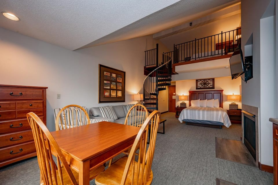 A309 Studio & Loft Lake View Apartment in Deep Creek Lake