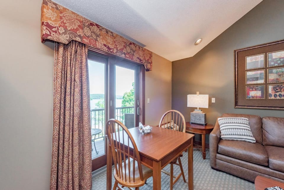 A313 Studio & Loft Lake View Apartment in Deep Creek Lake
