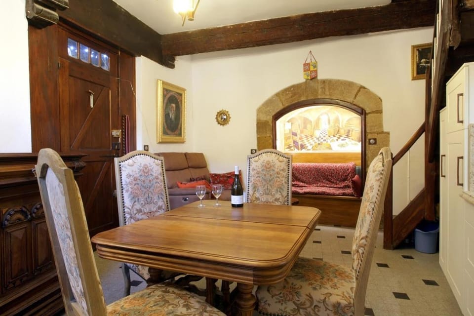 Living room, Decorative detail, Seating area, Evening entertainment, Entertainment