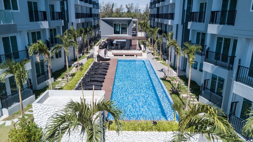 Pool view, Swimming pool