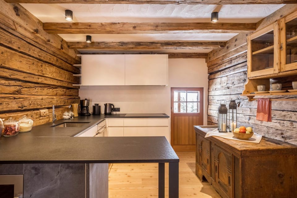 Kitchen or kitchenette, Living room