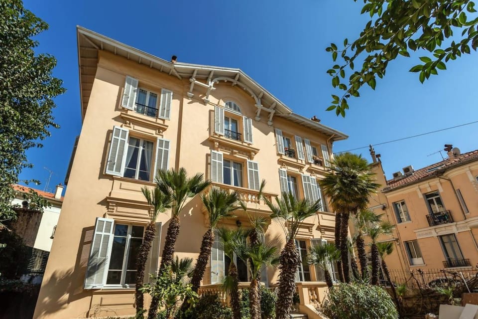 Beautiful Modern 4 Bedroom Apartment in Contemporary Villa with AC Balcony and Free Parking Apartment in Cannes