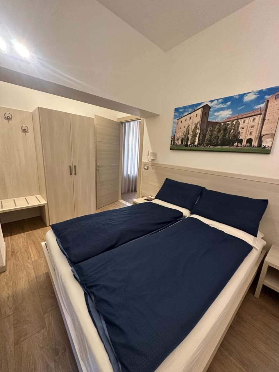 Photo of the whole room, Bedroom