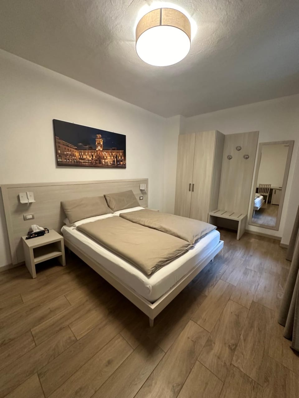 Photo of the whole room, Bedroom