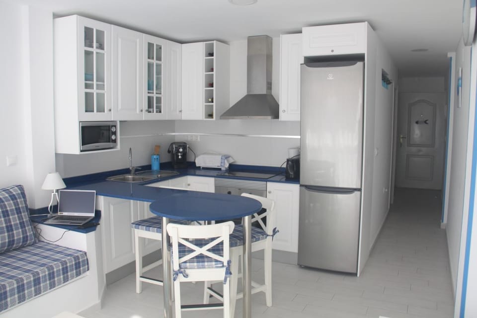 Coffee/tea facilities, Kitchen or kitchenette, Seating area, Dining area, minibar, pet friendly