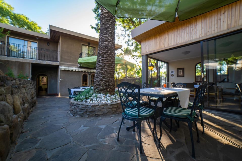 Restaurant/places to eat, Lounge or bar