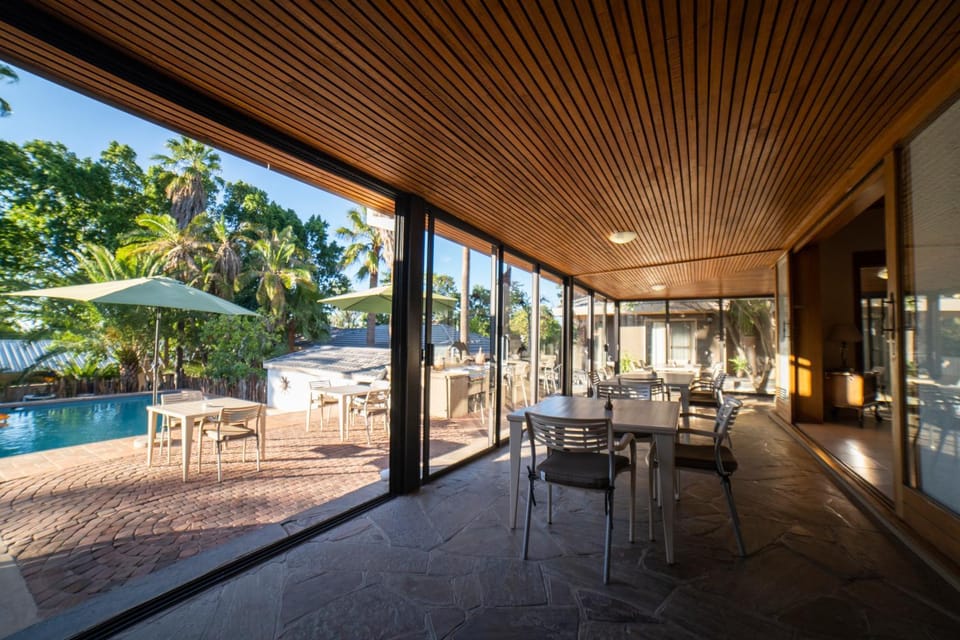 Patio, Restaurant/places to eat, Swimming pool