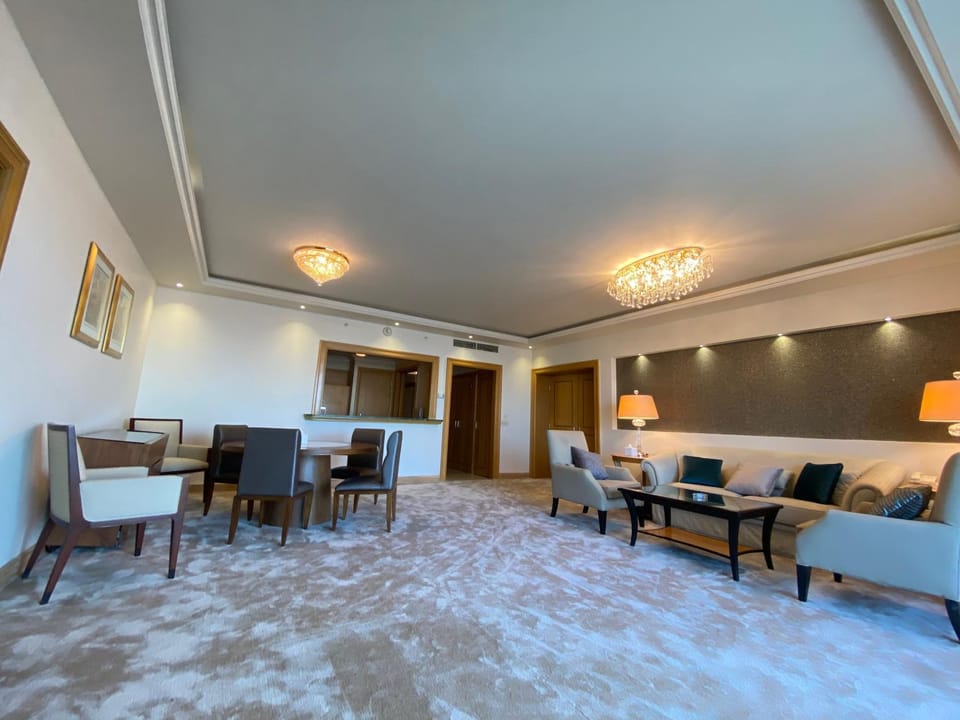 TV and multimedia, Living room, Seating area, Dining area, Area and facilities