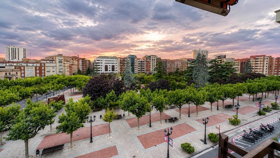 City view, Street view, Location