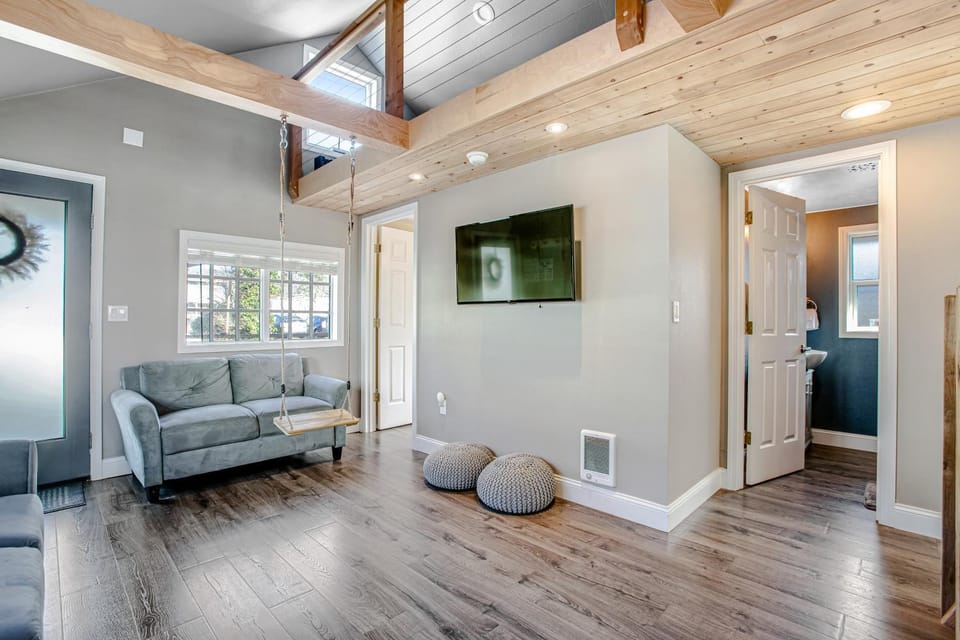 Siletz Bay Getaway House in Lincoln Beach