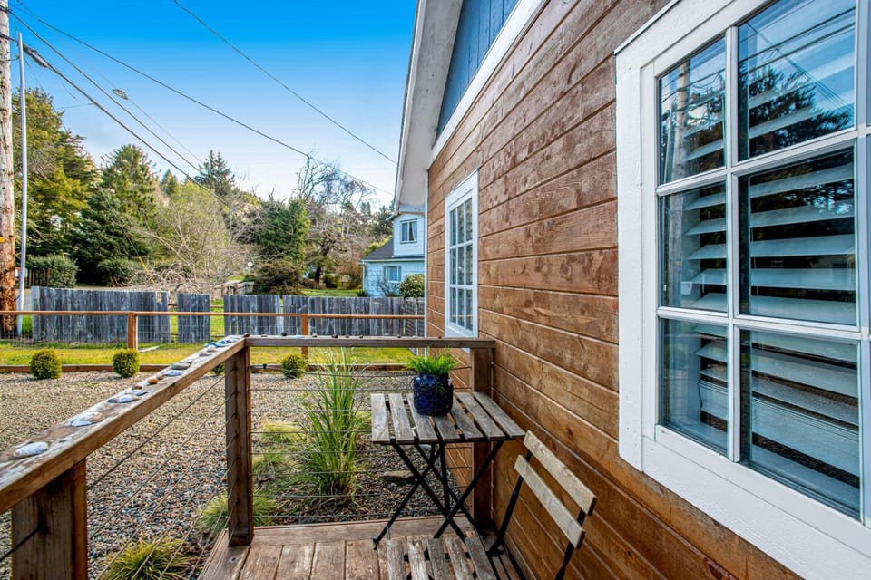 Siletz Bay Getaway House in Lincoln Beach