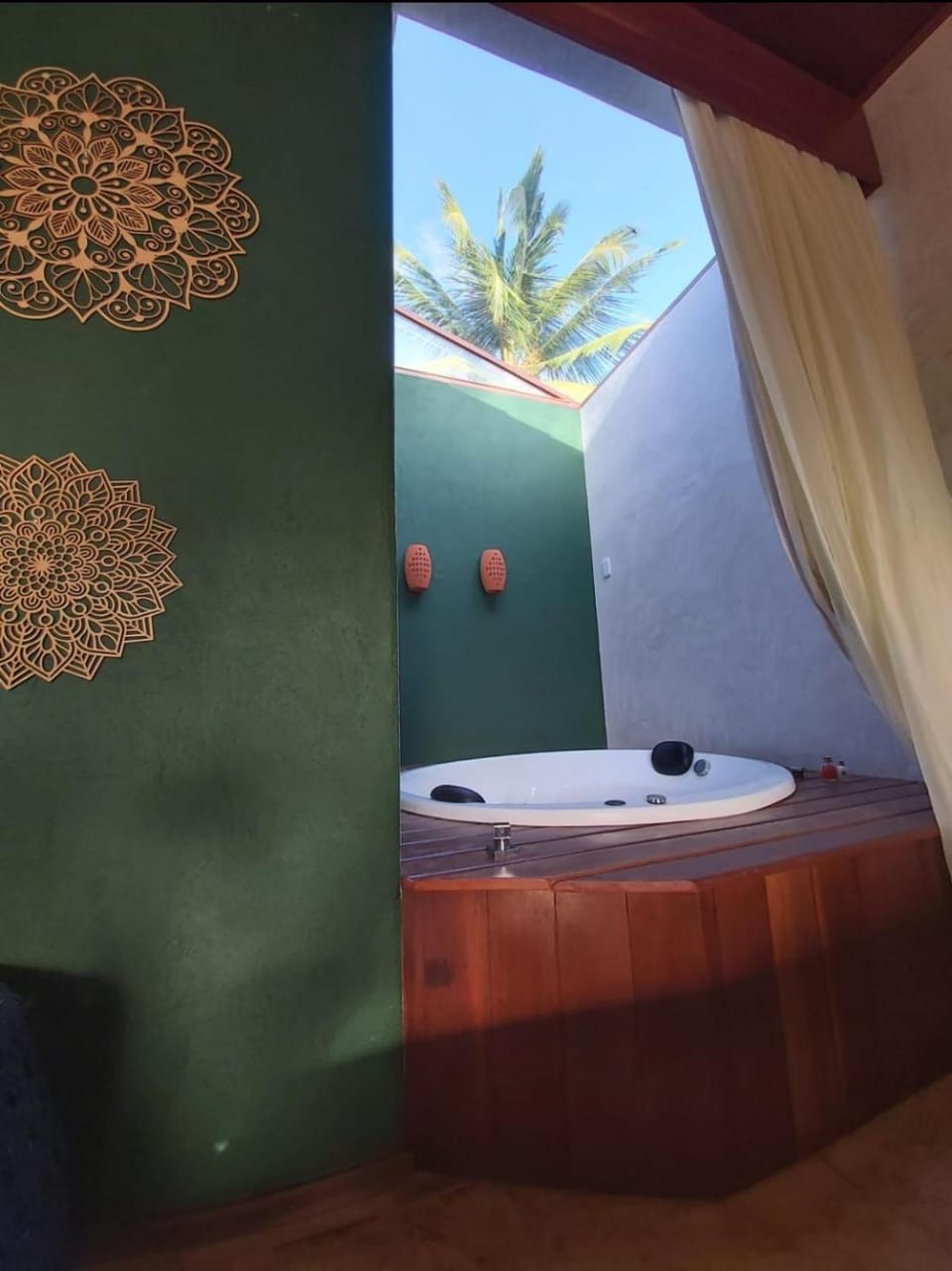 Pousada Flor de Lena Icaraizinho - Suíte Jasmim Inn in State of Ceará