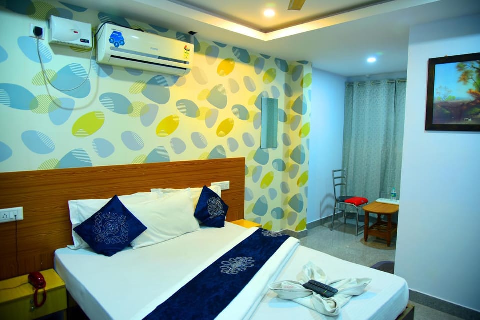 Bed, TV and multimedia, Photo of the whole room, Bedroom, air conditioner