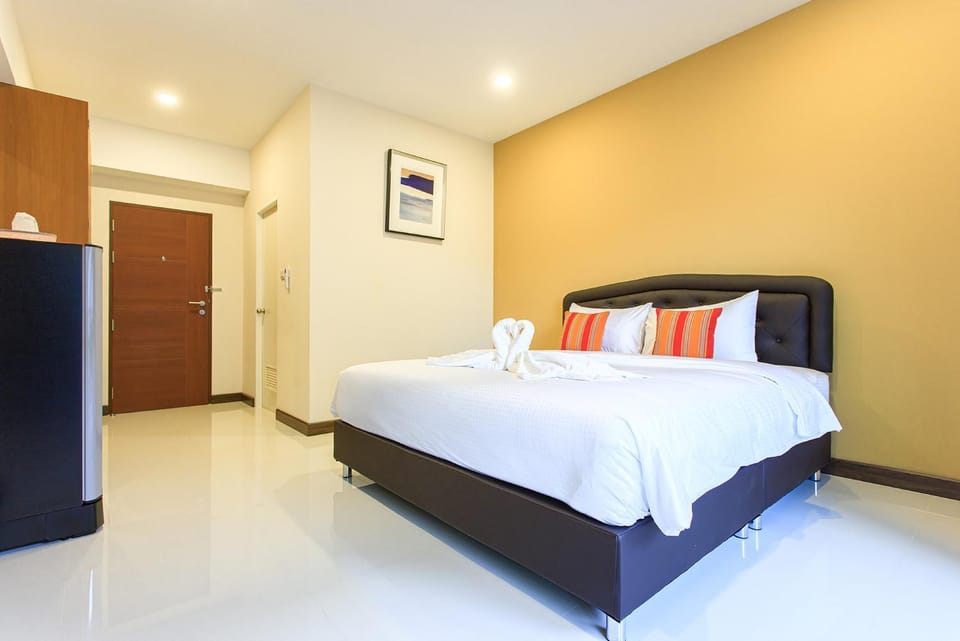 Bed, Photo of the whole room, Bedroom, towels, wardrobe