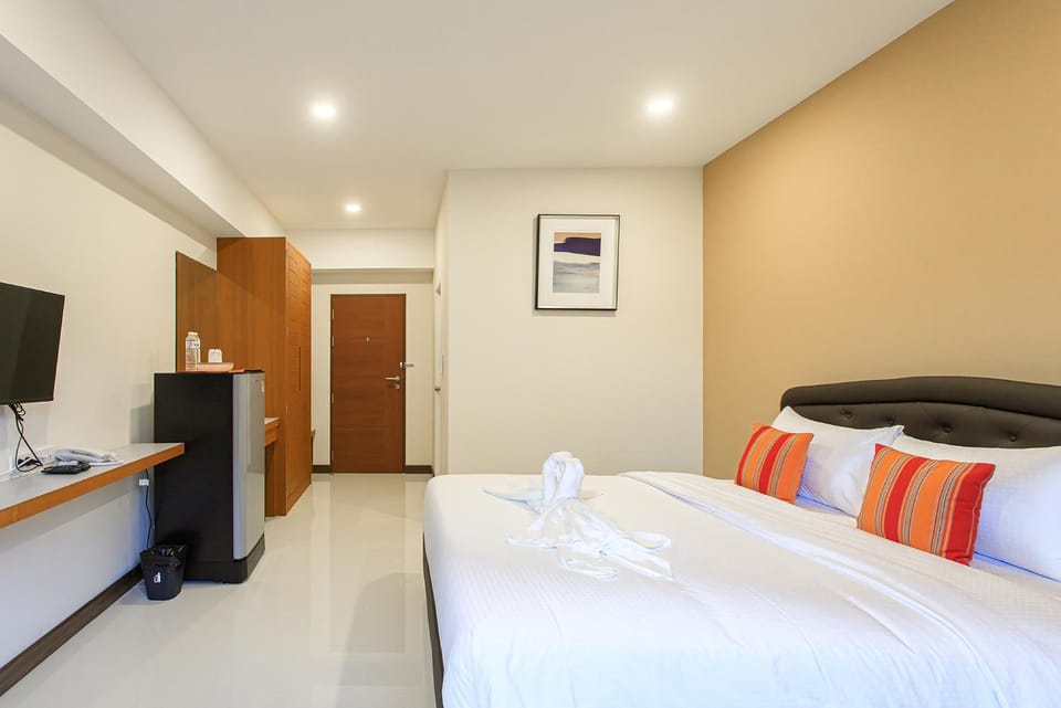 Bed, Photo of the whole room, Bedroom, hair dresser, towels, wardrobe