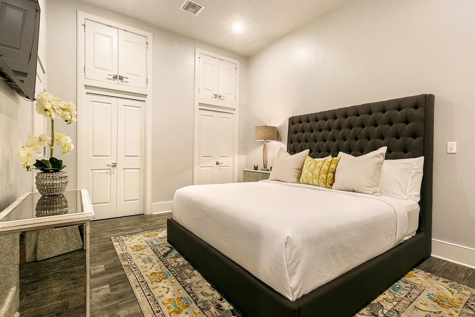 The Bordeaux House in Warehouse District
