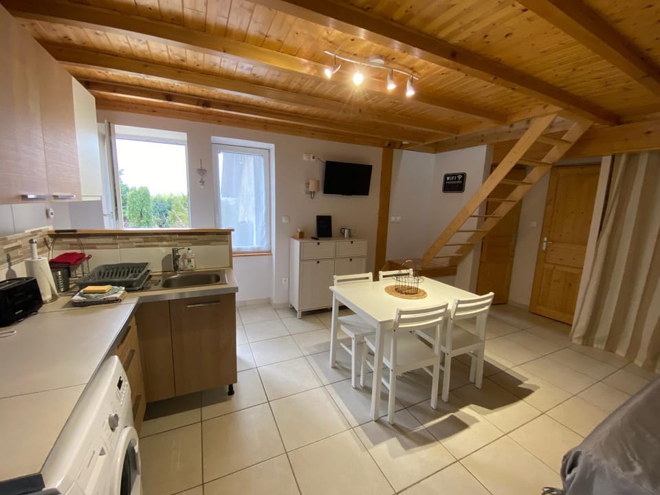 Seating area, Dining area, kitchen