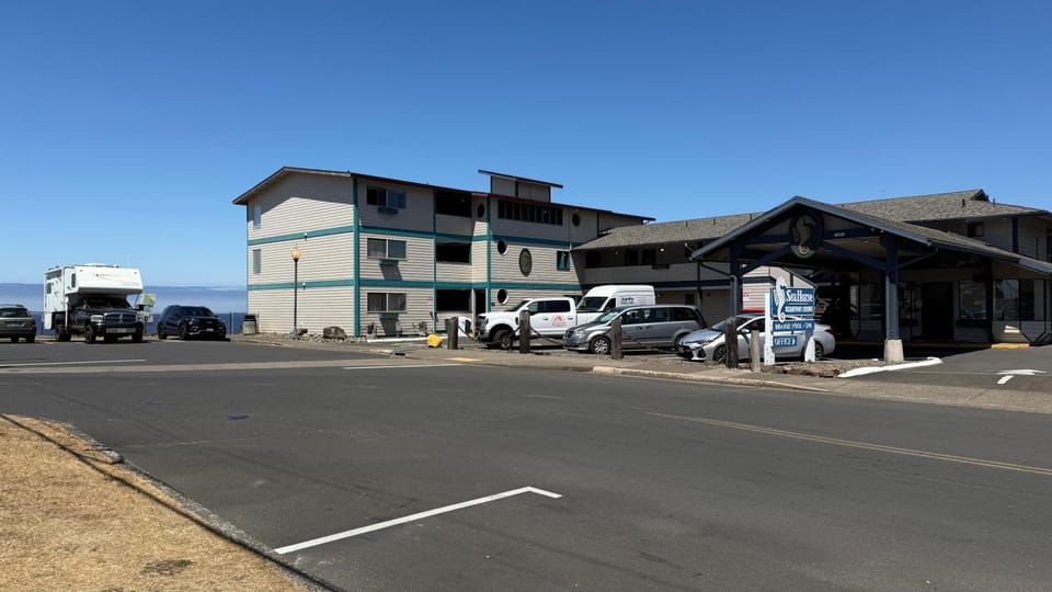 Property building, Day, Location