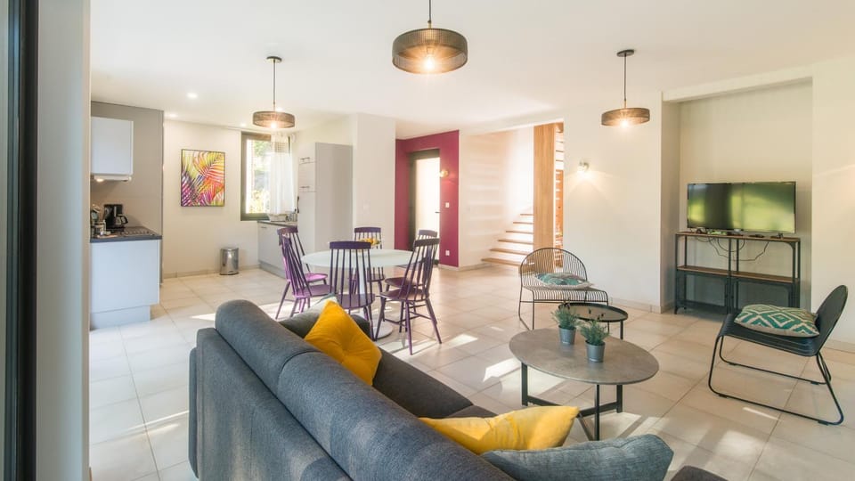 Living room, Dining area