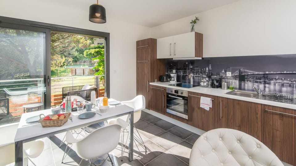 Balcony/Terrace, Kitchen or kitchenette, Dining area, Continental breakfast