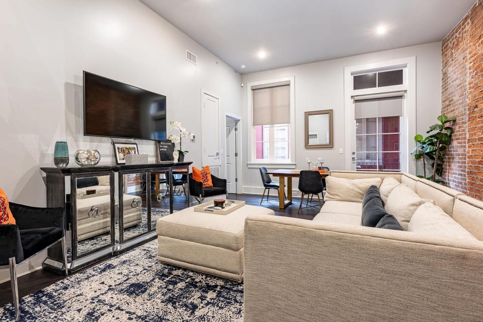 The Jazz Apartment in Warehouse District