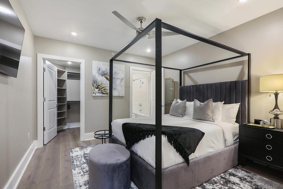 The Library Apartment in Warehouse District