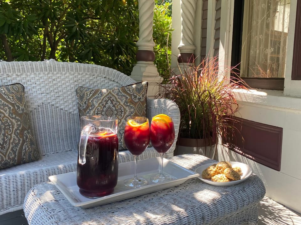 Patio, Food and drinks