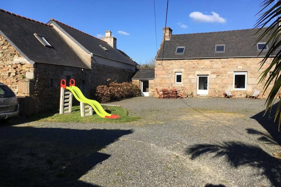 Maison bretonne rénovée WIFI avec grand jardin à TREBEURDEN - Réf 675 Villa in Lannion